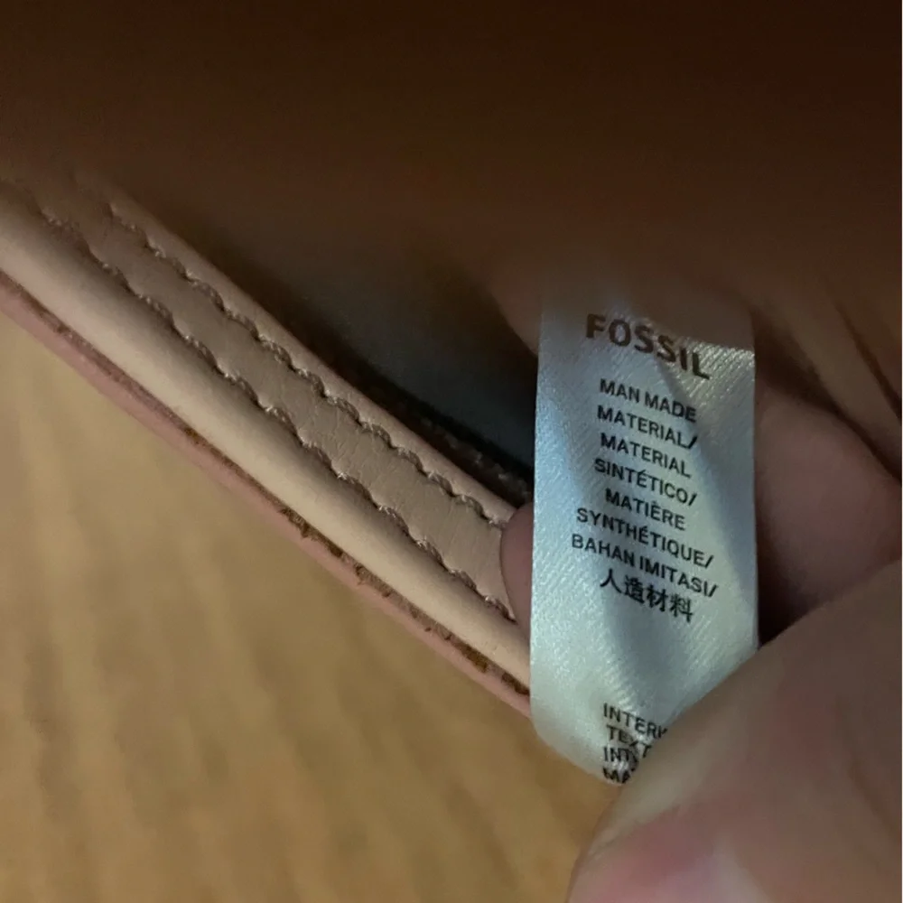 Fossil Light Pink Crossbody Bag with zipper closure - Picture 9 of 11